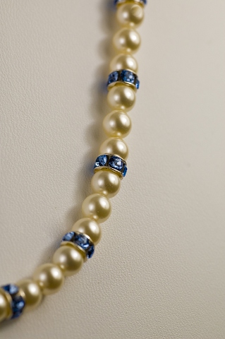 WearableArtPieces/Pearls_with_Sapphire_Accents_Close_up_1.jpg
